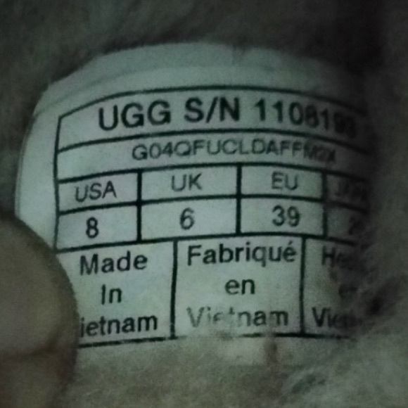 Size 8 Uggs - Picture 5 of 5